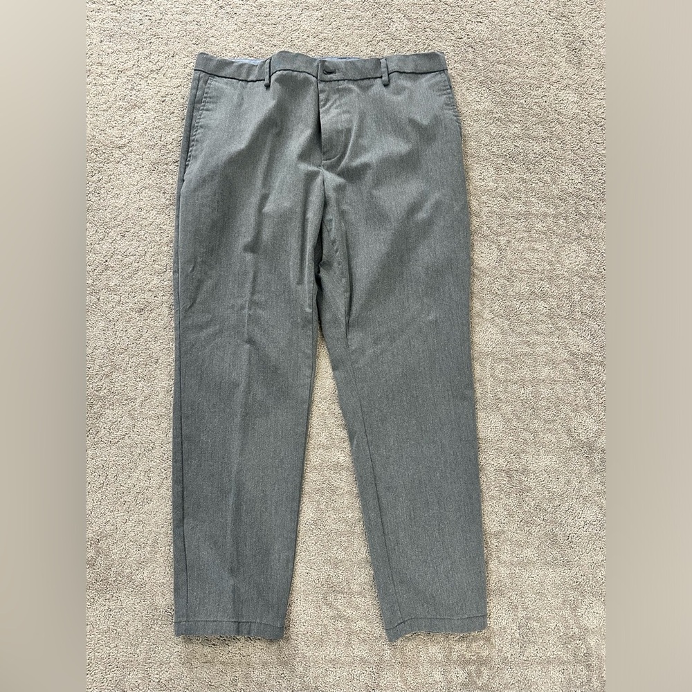 Men’s Old Navy 38 x 30 athletic taper built in flex heathered gray casual pants.